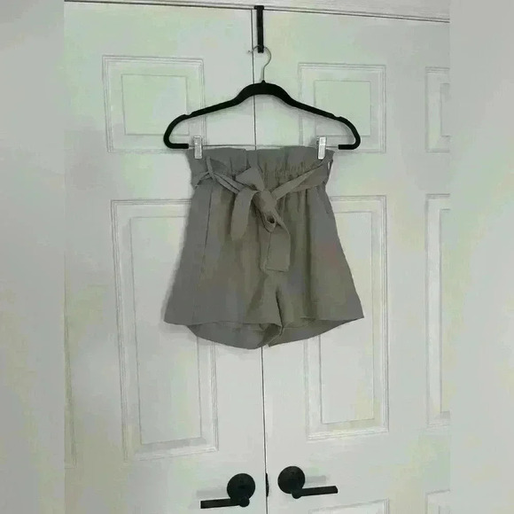 NWOT ARITZIA  WILFRED PAPER BAG HIGH WAIST SHORT SIZE 4 GREY TAUPE - Picture 4 of 8